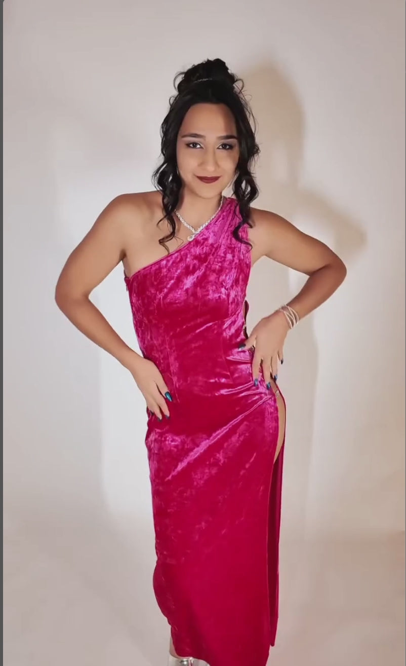 Saphira – One Shoulder Slit Dress in Velvet