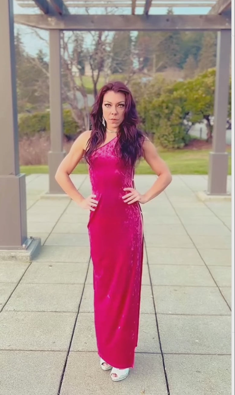 Saphira – One Shoulder Slit Dress in Velvet